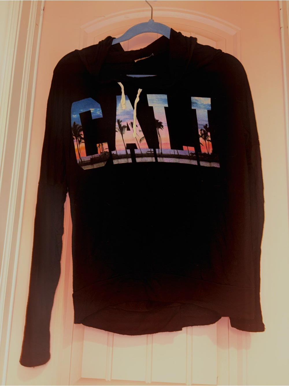 Free Kisses California Sunset Graphic Lightweight Hoodie Black Size L Slim Fit